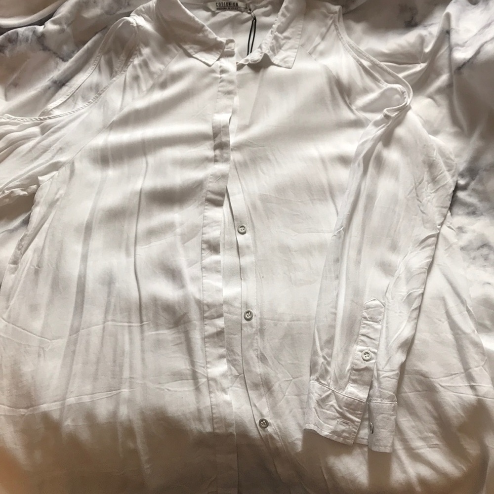 Button up collared white blouse w/ open shoulders